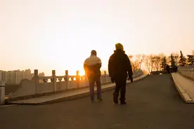 为什么说“日行万步”是营销骗局？每天走一万步，身体会如何？图片