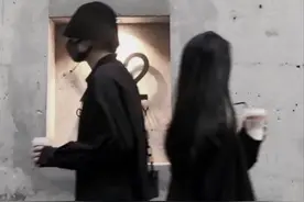 壁纸  |   再凶的男孩子，绑鞋带还是蝴蝶结图片