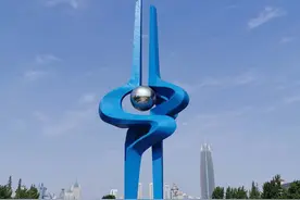 走马观花看济南：泉城广场、大明湖、失恋博物馆图片