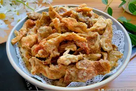 校门口的炸蘑菇为啥好吃？教你3个小技巧，出锅又香又酥不油腻图片