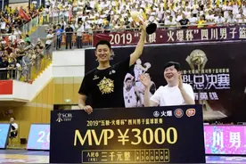 不到1周！山东旧将从野球手到CBA教练华丽转身，当年他被杨鸣挤走图片