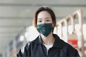 秋冬羽绒服建议多穿这4种"颜色"，不仅耐看时髦，还特温暖图片