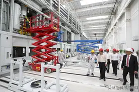 恒大汽车基地硬核曝光：2545位机器人“上班”图片