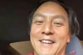 吴彦祖晒自拍“吓傻”网友，惊艳世界的美少男，“残”成苏大强图片