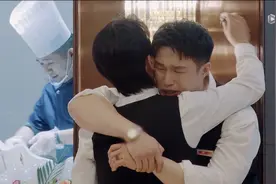 咋了？抱着痛哭流涕的烧饼，孟鹤堂沉默良久，最后哭得比谁都厉害图片