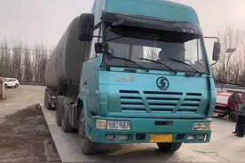 三辆百吨“泥浆车”午间被河东交警查获图片