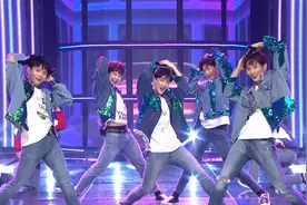 韩国5人男子组合The T-Bird在冠军秀舞台表演《ROCK STAR》图片