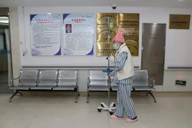 每天吞100粒“小粉丸”27岁女子结肠如同松垮热水袋图片