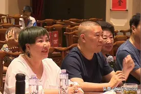 德云社捐款超500万，冯巩发视频为灾区加油，却遭网友留言逼捐图片