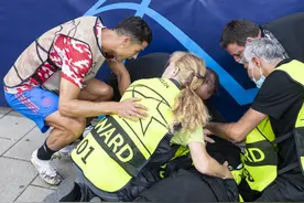 被C罗射门击晕的女安保：那一瞬以为自己死了！12年前曾与C罗结怨图片