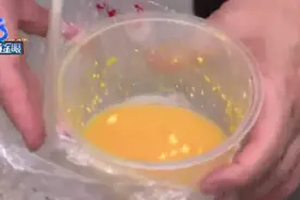 超市买一送一的鸡蛋，打出的蛋黄又散又黏壳，大妈怀疑是坏蛋图片