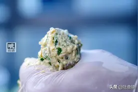 以前把芹菜叶扔掉太可惜了，春日做个素丸子，酥香美味图片