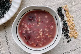 黑米粥的正确做法，煮之前加一步，多加一种食材，比八宝粥还好喝图片