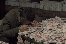 69套房，上百辆豪车贪污上百亿！央视这部纪录片我看呆了···图片