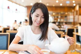 你家谁掌握财政大权？瑞银报告：多半女性是家庭财务决策者图片