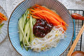 炸酱面香不香，酱是关键，3种酱料不加一滴水，做法简单酱香浓郁图片