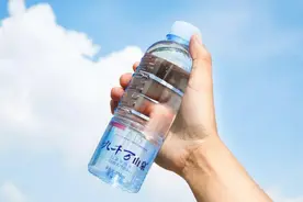 九千万山泉定制水，为您打造自己的企业形象图片