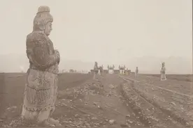 100年老照片：别看《盗墓笔记》了，带你了解真实中国特色古墓派图片