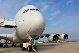 空客A380加一次油，可以加满多少小汽车？图片