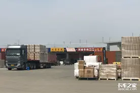 柴油批发价超8000元/吨，有加油站限制加油量，多地货车运费上涨图片