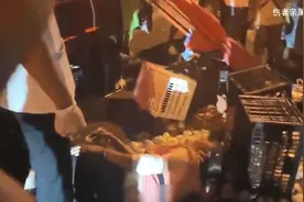 贵阳一公交车跟三轮车剐蹭，现场两人受伤！一人伤势严重图片