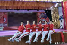 李翠芳和她的柔力球表演队图片