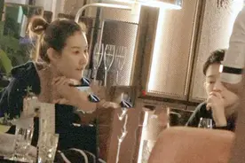 好事将近？王宝强和女友罕见出席家庭聚会，冯清身材高挑似保镖图片