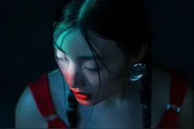 乌克兰摄影师玛尔塔的灯光，色彩与情感世界图片