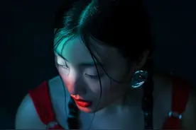 乌克兰摄影师玛尔塔的灯光，色彩与情感世界图片