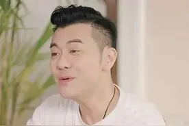 梁汉文为妻子抗癌放弃要孩子，近50依旧无子，外形却被嘲像母子俩图片