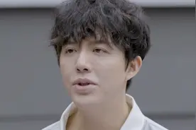 求锤得锤！警方通报李云迪因嫖娼被抓，《哥哥》曾删减打码其画面图片