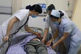 处理男病人隐私时，女护士会觉得尴尬吗？医护人员道出实情图片
