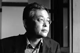 “雨水飘打过我的墓志铭，春天悄悄地逝去”图片
