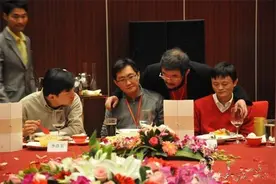吴鹰：一手压着2位首富，这位神秘大胡子，江湖地位依旧没变图片