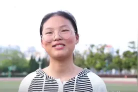 女学霸中考757分8门满分，家庭被曝光，妈妈：希望她改变全家生活图片