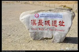 大漠中的汉长城遗址图片