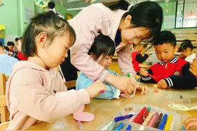 银丰唐郡萌娃：妈妈，送您一朵小红花图片