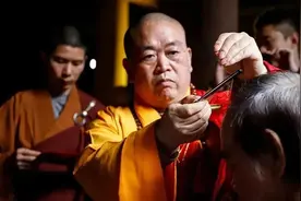 72岁蔡志忠少林寺出家：看完他的神仙家庭，我羡慕了图片