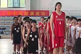 曝山东14岁女篮球员身高已超郑海霞 全国U15决赛暴砍42分引发关注图片