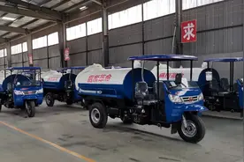 彦鑫牌吸污车，助力厕所革命新成果图片