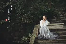 晓晓诗词：坐老相思空寂寞，泪倾江满梦何温？图片