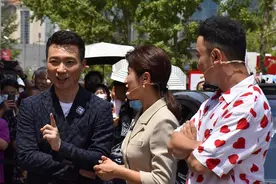 央视Boys再合体直播，康辉撒贝宁尼格买提齐聚图片