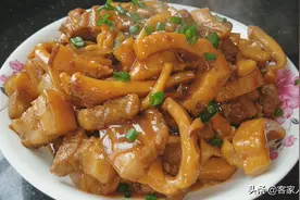 客家焖肉好吃有诀窍，教你特色搭配一锅，香气飘满屋，入口很回味图片