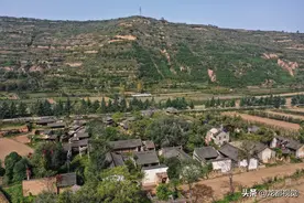 山里发现一处废弃30年的影视城，附近村民提醒不要随便进屋图片