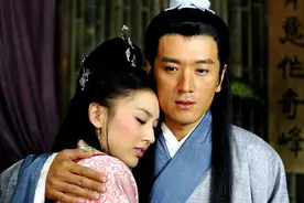 同样是豪门媳妇，黄圣依每年2亿零花钱，而她每晚跪着给婆婆洗脚图片