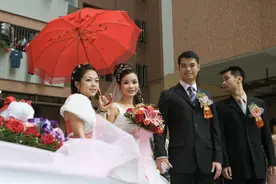 伴娘也职业？90后女生当30次伴娘图片