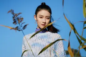 杨祺如 空色针织衫搭配白色长裙，温柔似水的妹子图片