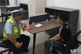 “听妈妈的话”少年怄气离家出走，交警热心助其回家并耐心开导图片