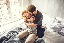 女友想要分手  男子怀恨在心捅伤女友后喝老鼠药自杀图片