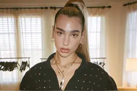 Dua Lipa不仅是潜力歌手，更有丰富穿衣风格，展现时尚潮人潜质图片